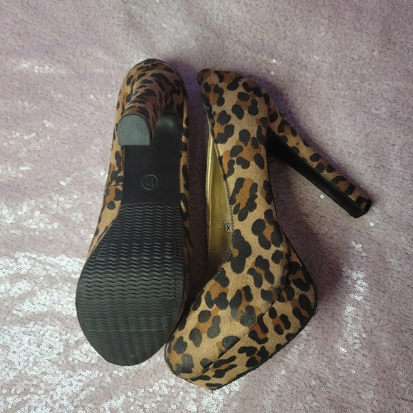 ♡ Cheetah Print Mossimo Pumps ♡ - Picture 6 of 7